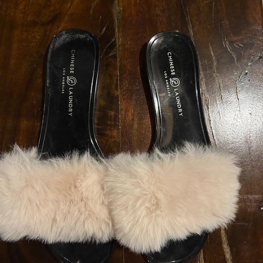 Chinese Laundry Women's Black and Cream Fur Slides